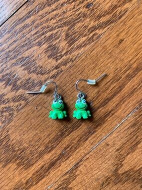 Claire’s Dangle Glitter Frog Earrings